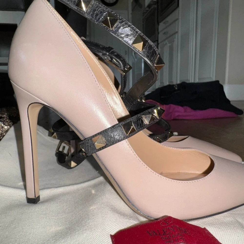 Valentino Rockstud Heels - Black and Tan - Picture 4 of 7